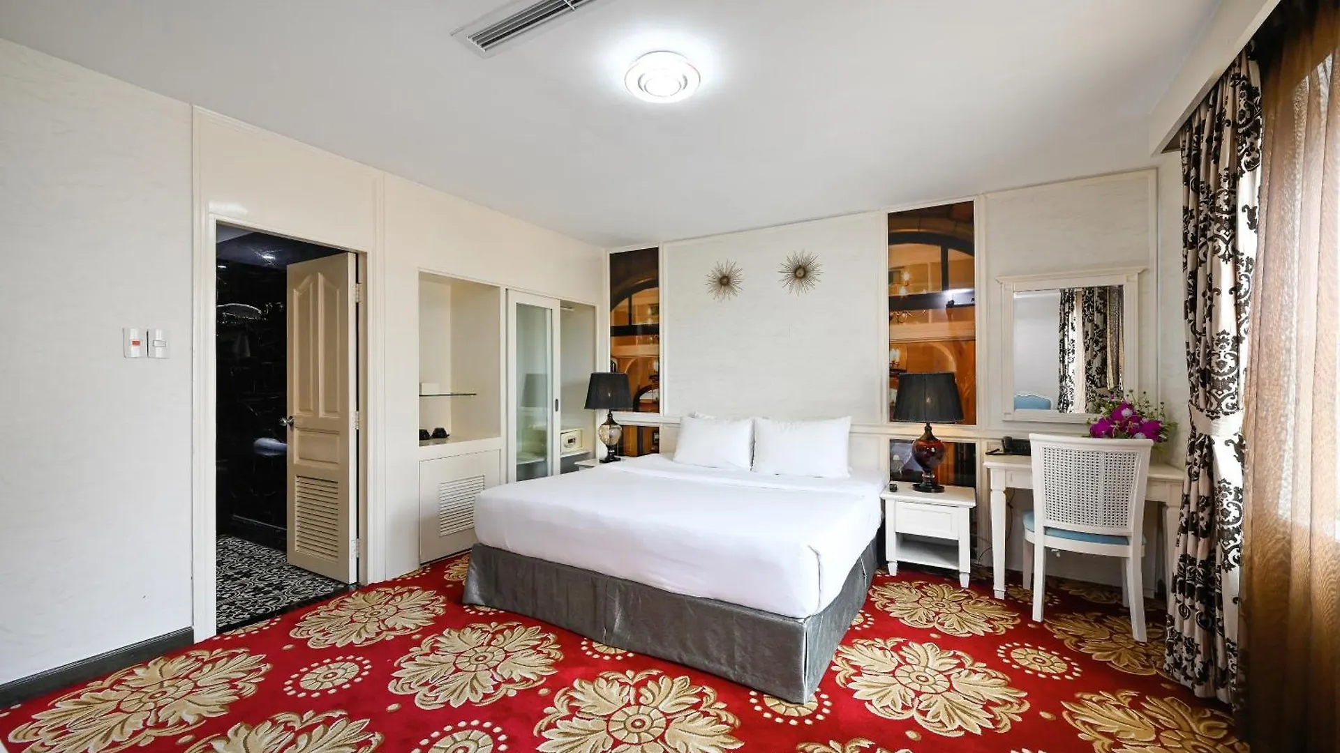 California Saigon Hotel & Rooftop Pool ホーチミン市 ベトナム